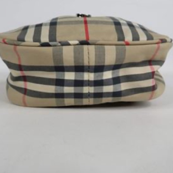 Burberry - Picture 9 of 16